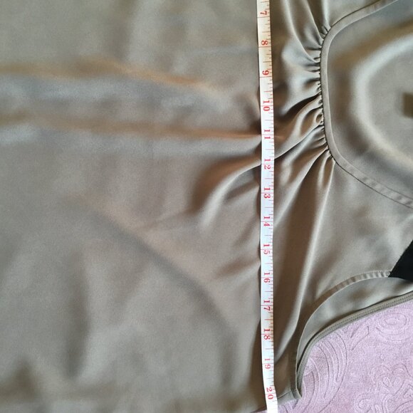 LOFT Women’s Sleeveless Top Blouse  – Taupe with Black Shoulder Detail Size M - Picture 3 of 5